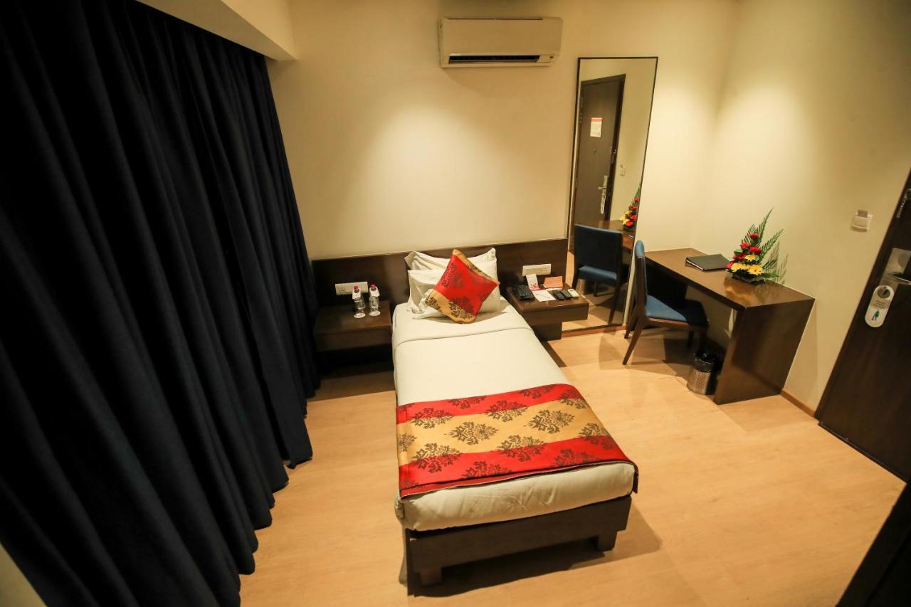 Hotel German Palace Near To Airport Gandhinagar Bagian luar foto