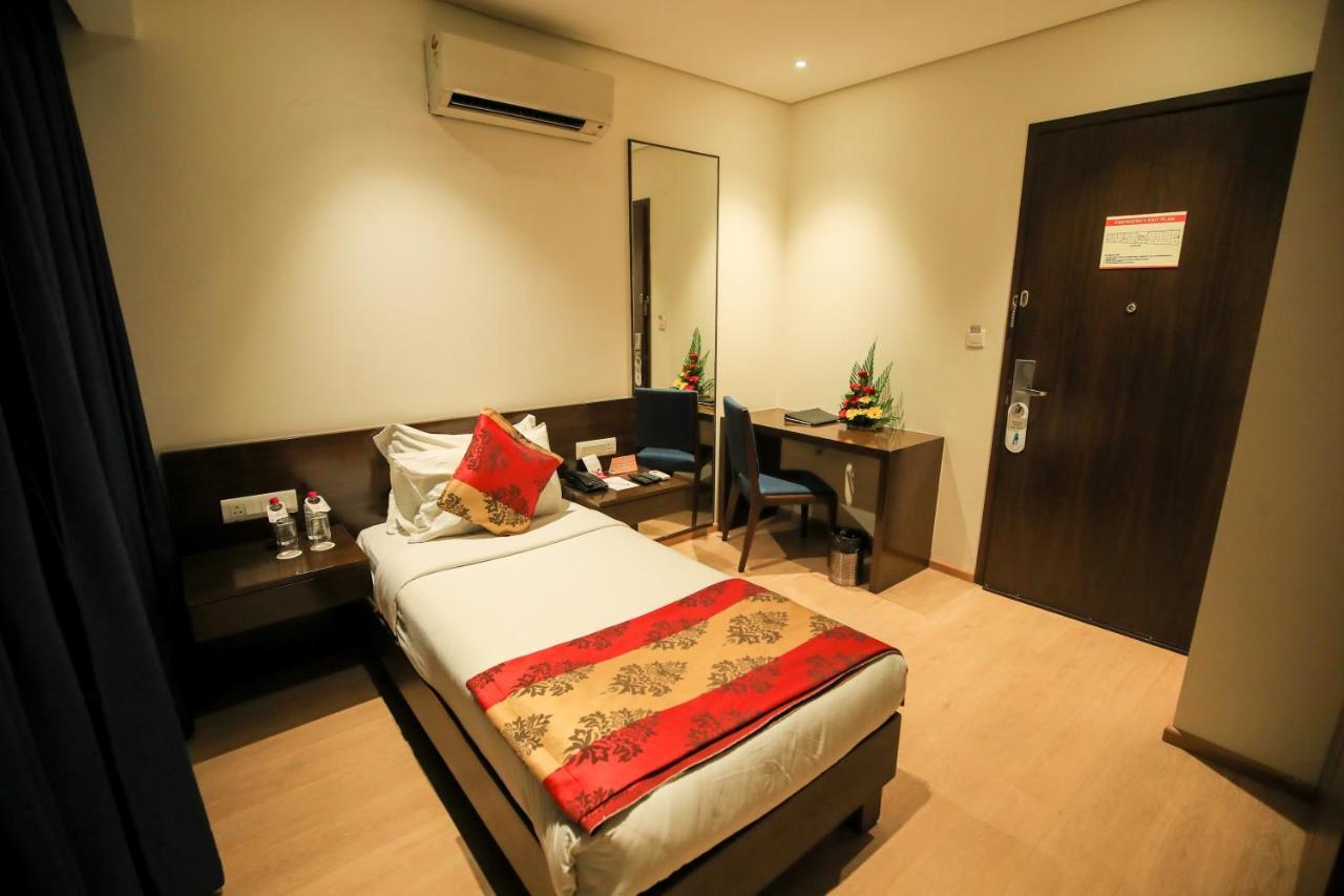 Hotel German Palace Near To Airport Gandhinagar Bagian luar foto