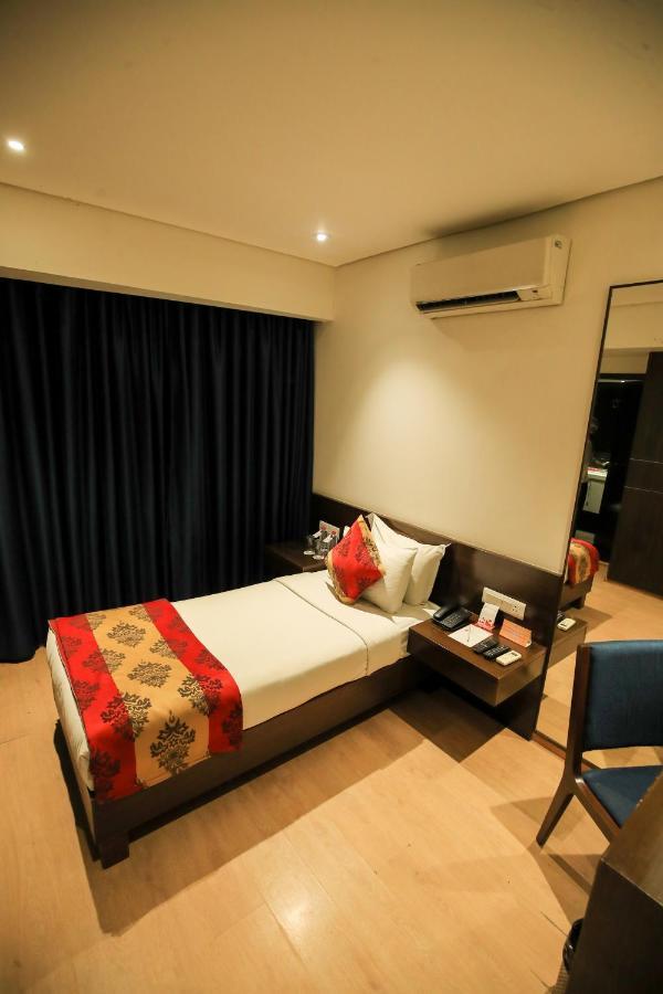 Hotel German Palace Near To Airport Gandhinagar Bagian luar foto