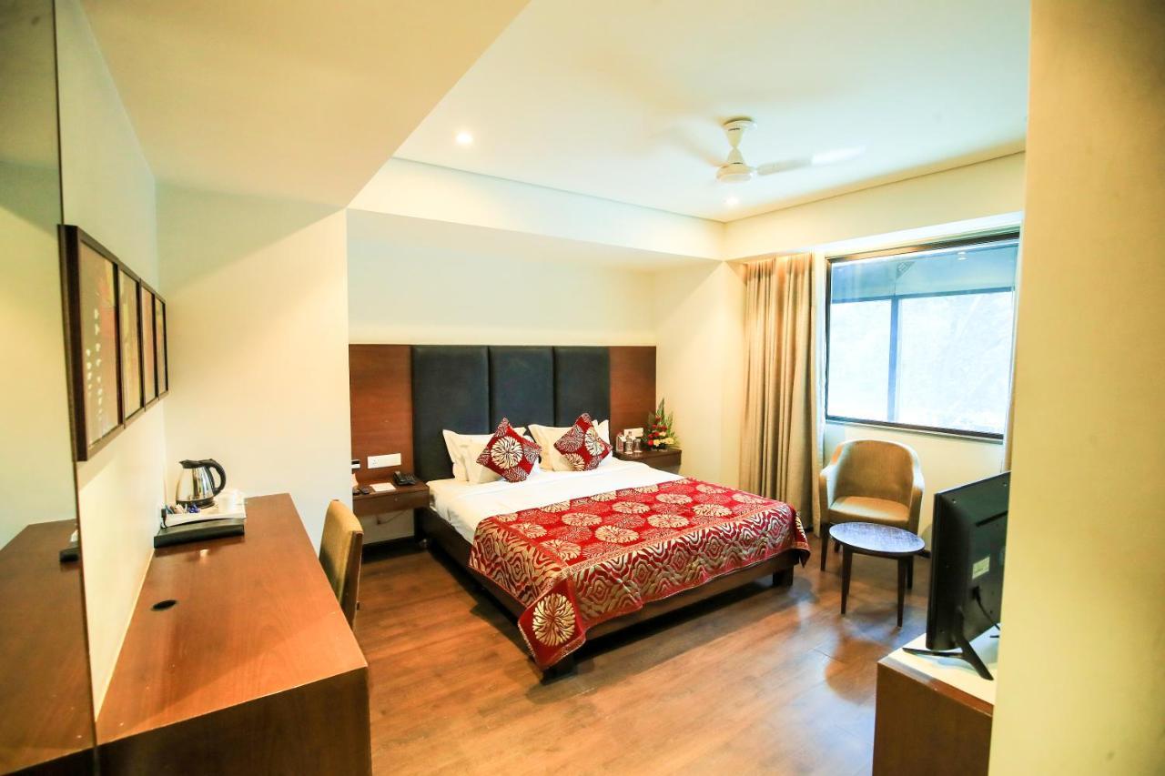 Hotel German Palace Near To Airport Gandhinagar Bagian luar foto