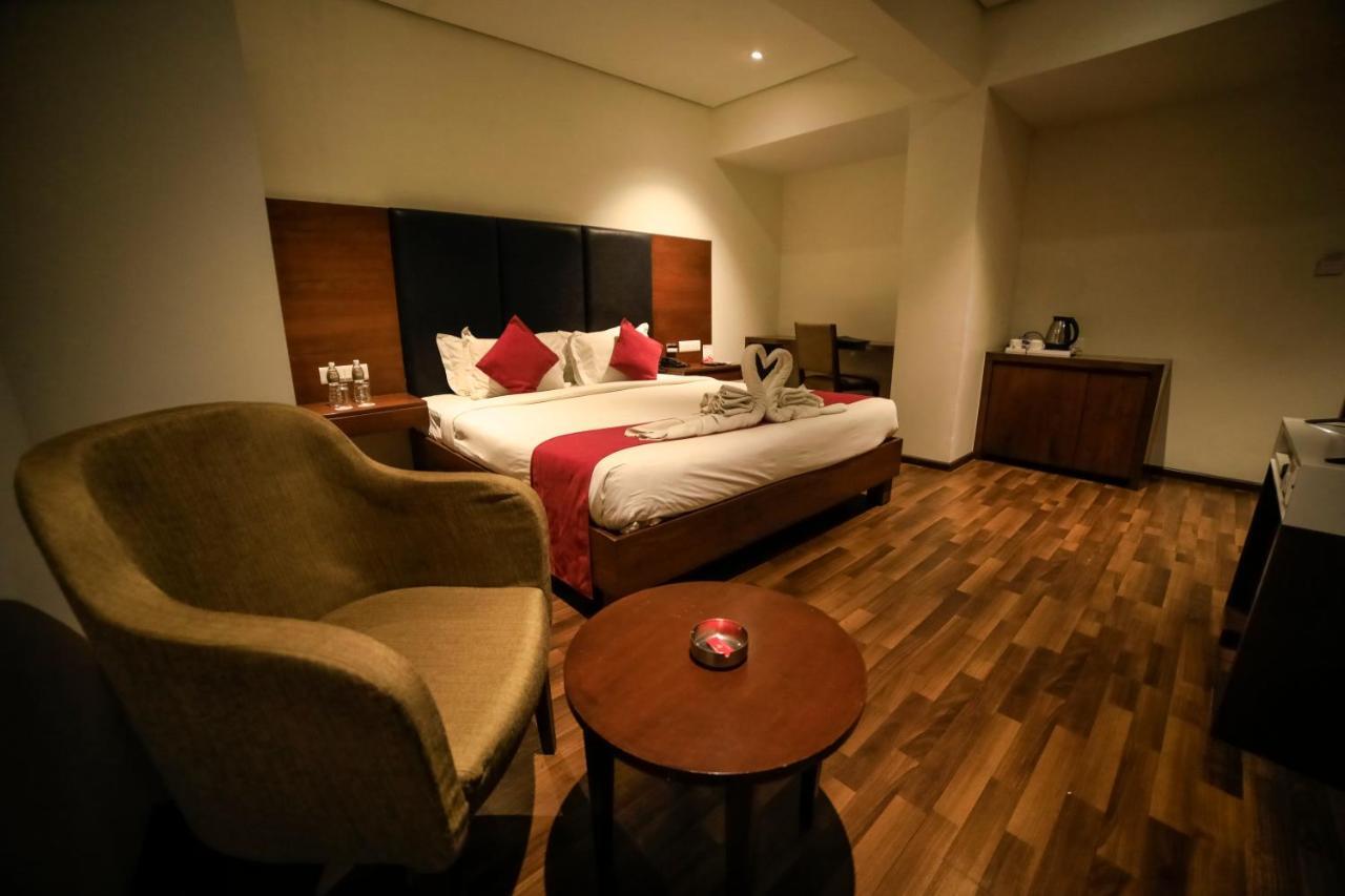 Hotel German Palace Near To Airport Gandhinagar Bagian luar foto