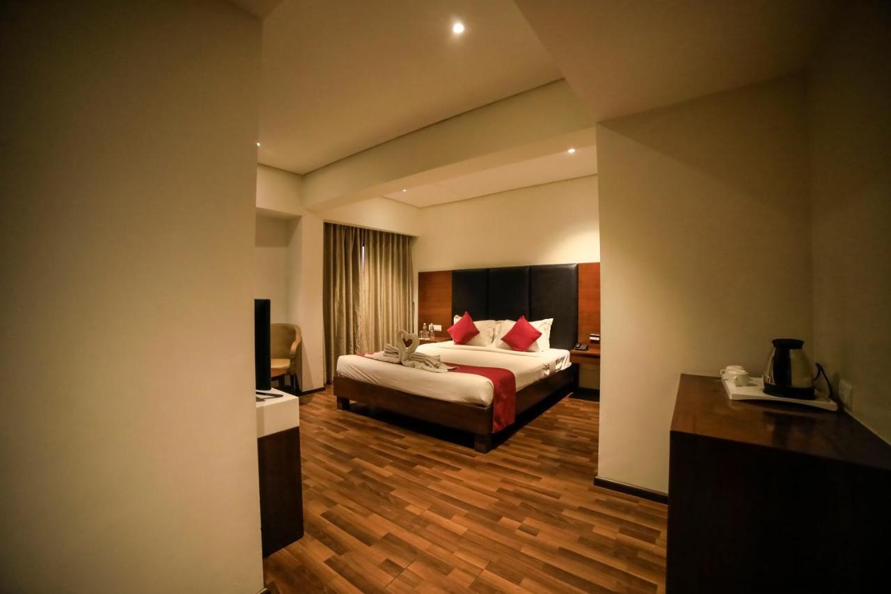 Hotel German Palace Near To Airport Gandhinagar Bagian luar foto