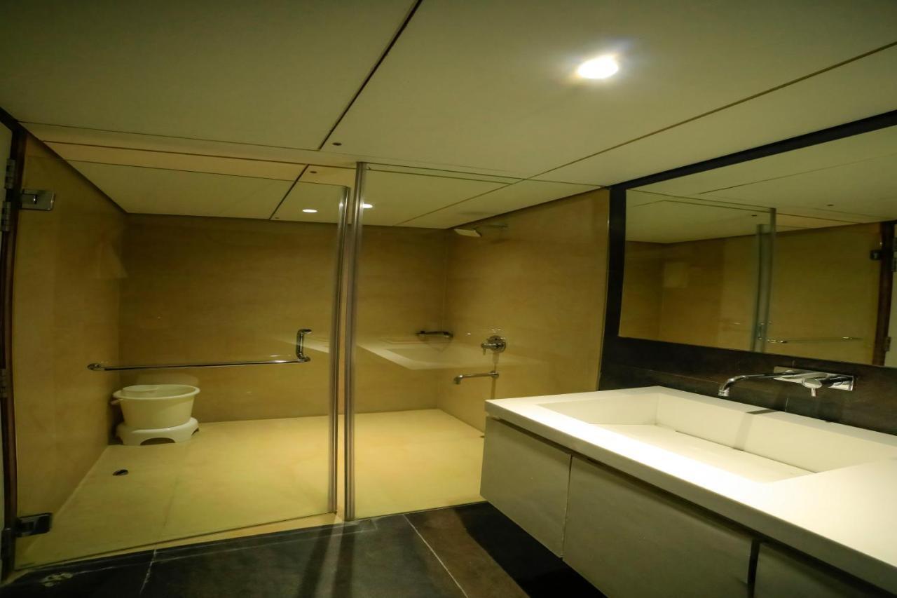 Hotel German Palace Near To Airport Gandhinagar Bagian luar foto
